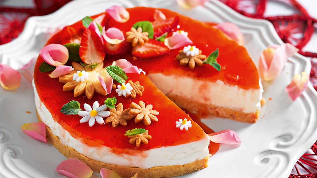 Receita de cheesecake de morango e ruibarbo do perfume de rosa