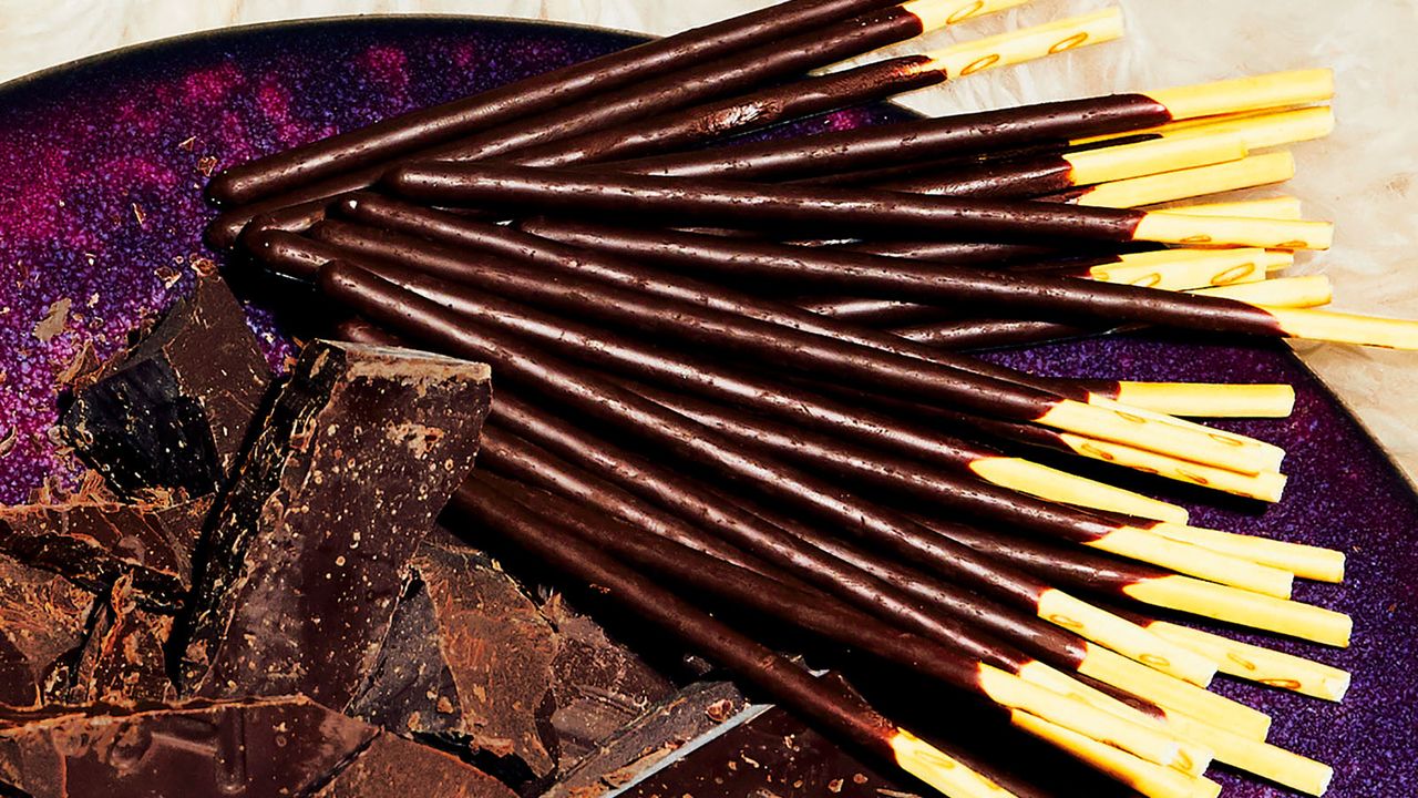 Receita Grissini coberta de chocolate escuro