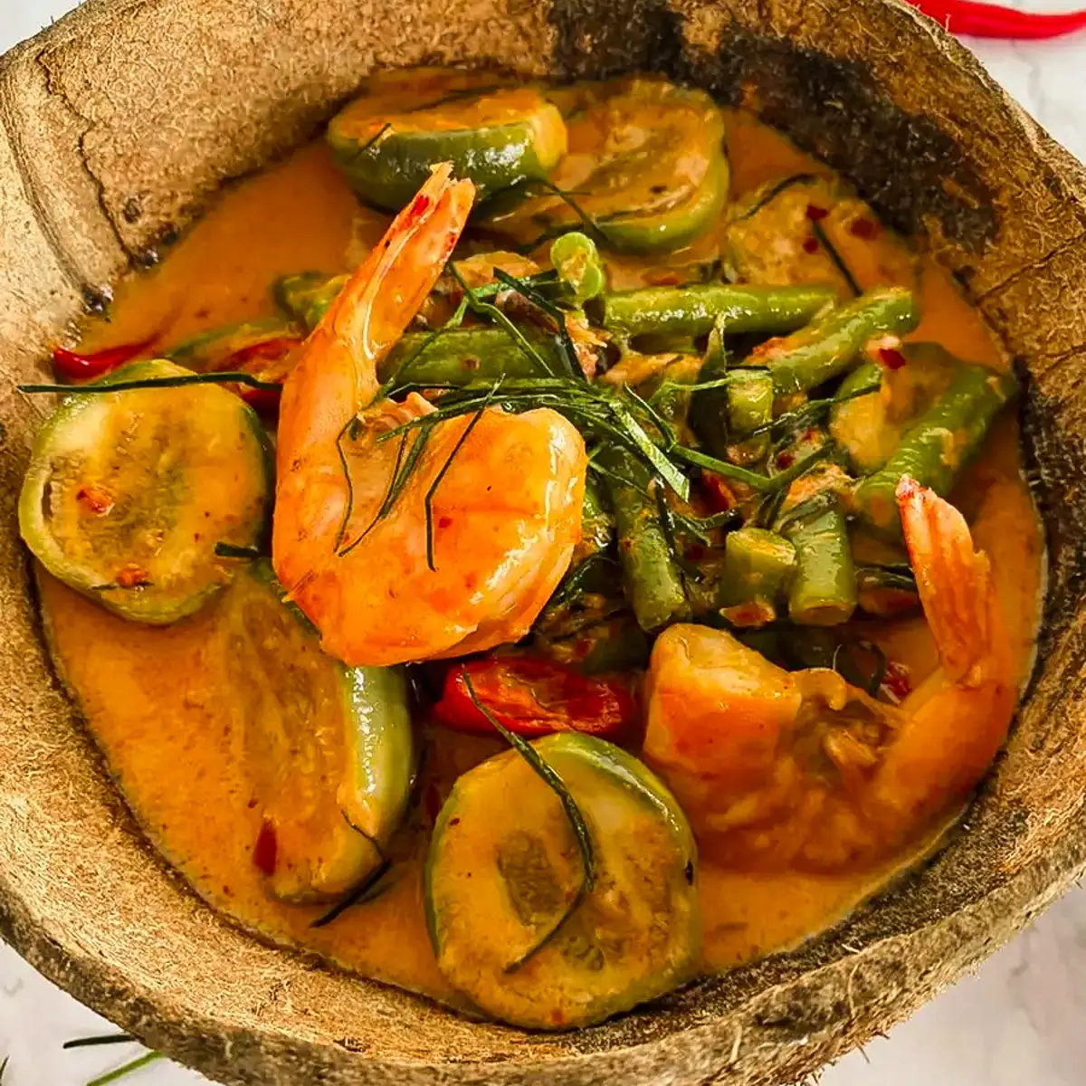 Receita autêntica de curry vermelho tailandês (Gaeng Ped)