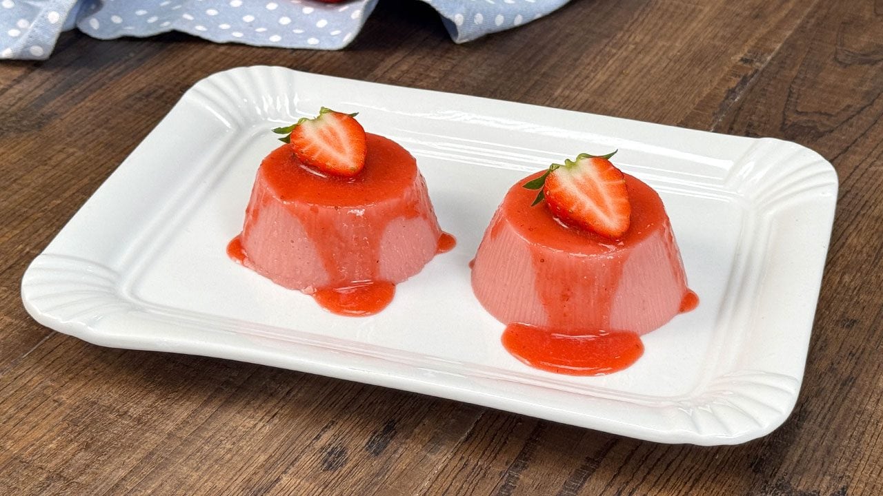 A receita da sobremesa de colher fresca e cremosa
