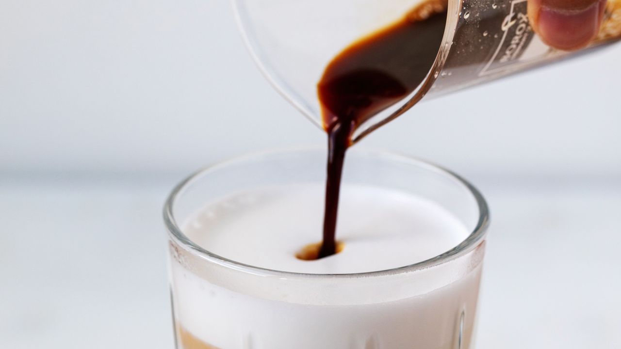 Café invertido: a receita e as origens (com certeza são Modena?)