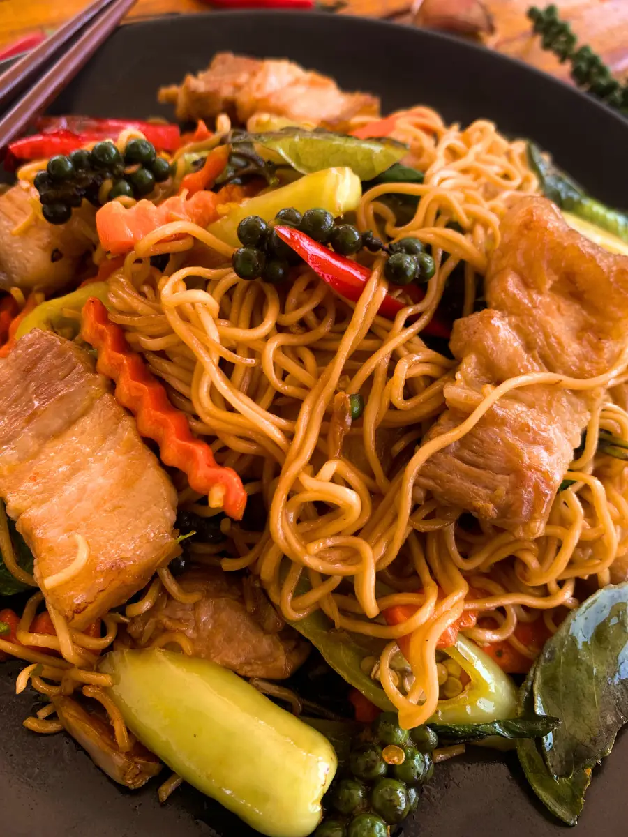 Receita bêbada de macarrão mama (pad kee mao mama)