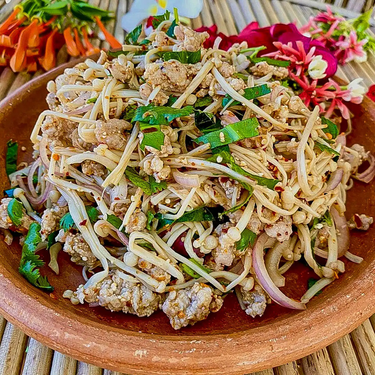 Receita Easy Enoki Mushroom Larb (Laab hed)