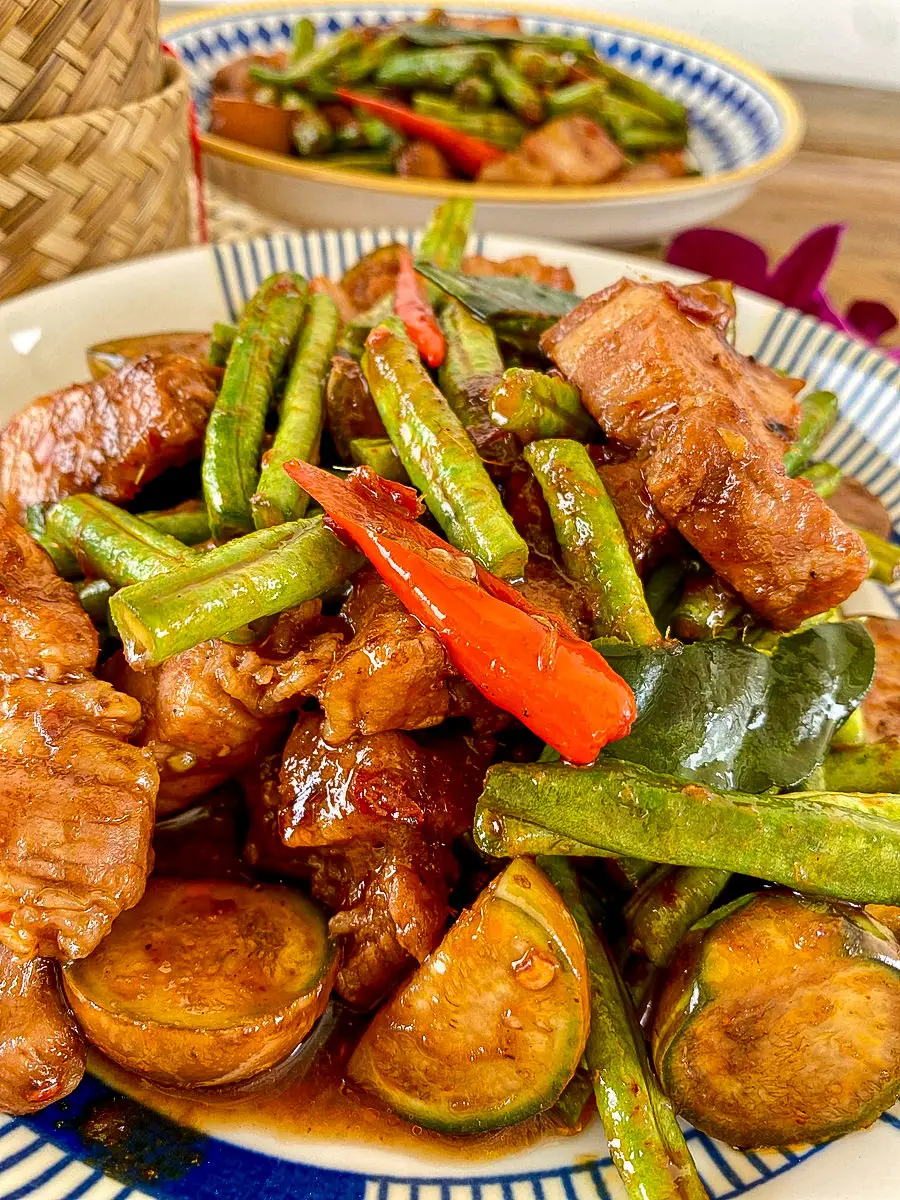 Receita Easy Pad Prik King (curry vermelho tailandês Fry)