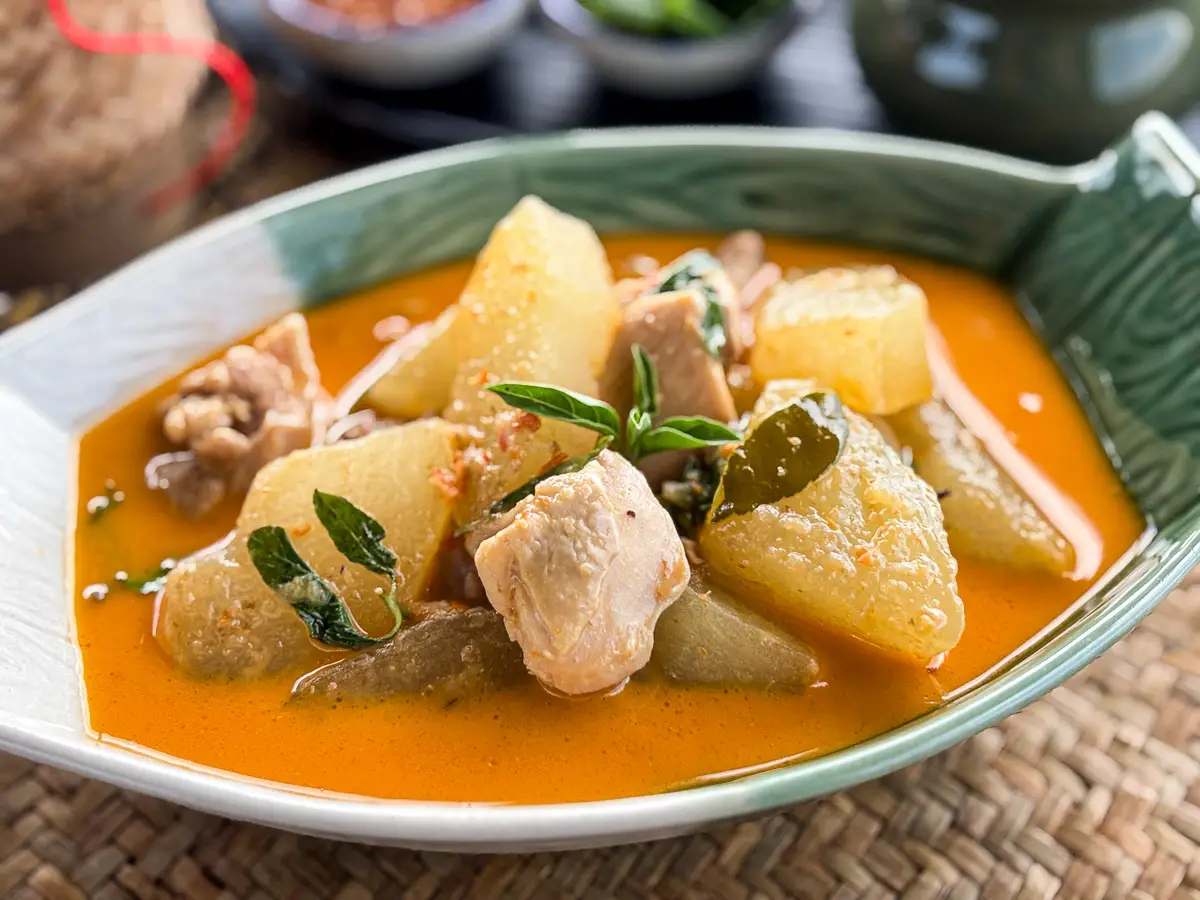 Curry de melão de inverno tailandês (cabaça de cinzas)